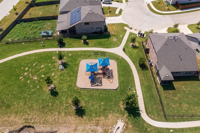 921 Amberwood Drive, Godley, TX 76044