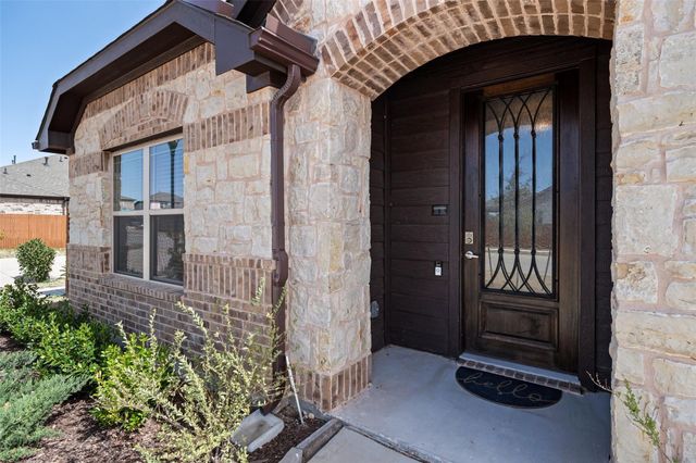 921 Amberwood Drive, Godley, TX 76044