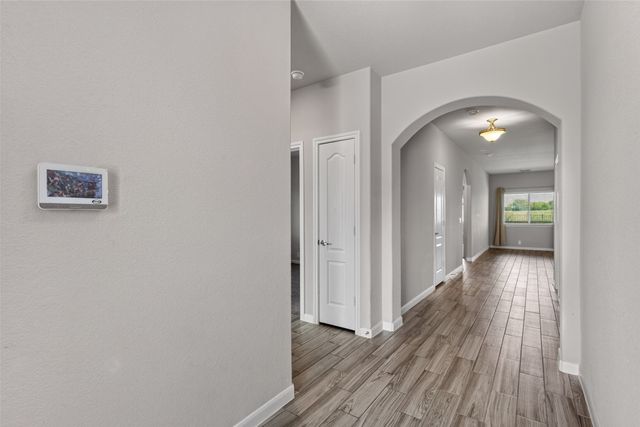 921 Amberwood Drive, Godley, TX 76044