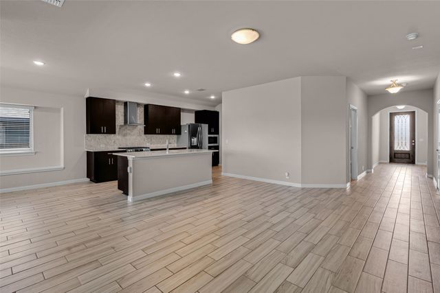 921 Amberwood Drive, Godley, TX 76044