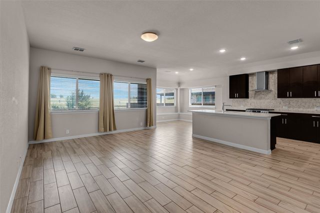 921 Amberwood Drive, Godley, TX 76044