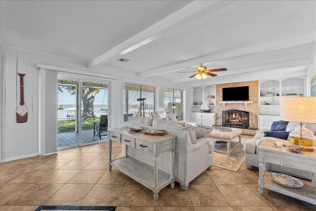 2823 Bayshore Drive, Bacliff, TX 77518