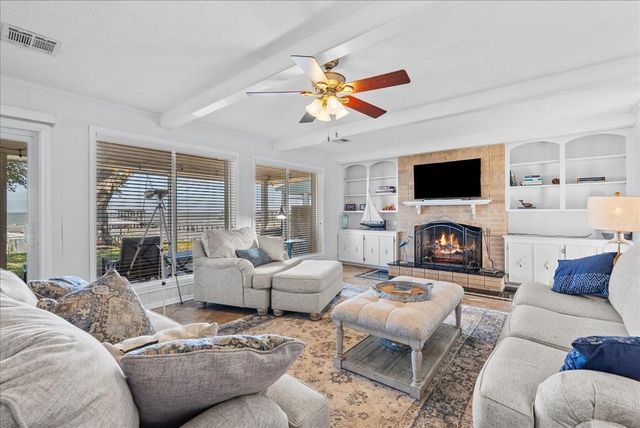 2823 Bayshore Drive, Bacliff, TX 77518