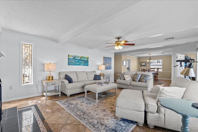 2823 Bayshore Drive, Bacliff, TX 77518