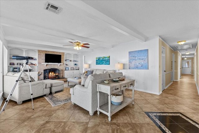 2823 Bayshore Drive, Bacliff, TX 77518