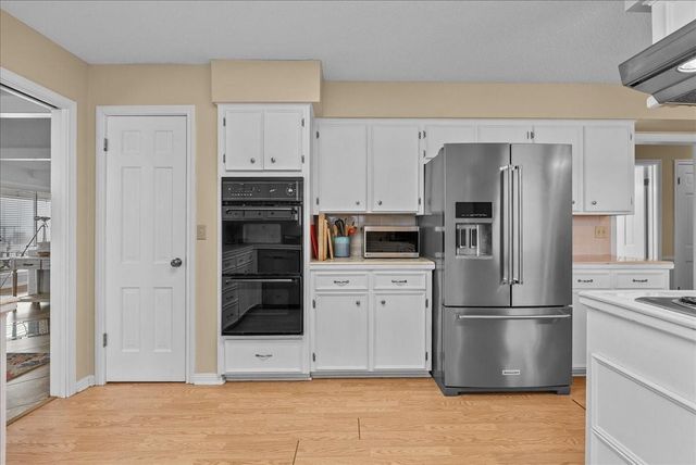 2823 Bayshore Drive, Bacliff, TX 77518