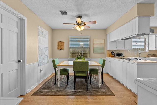 2823 Bayshore Drive, Bacliff, TX 77518