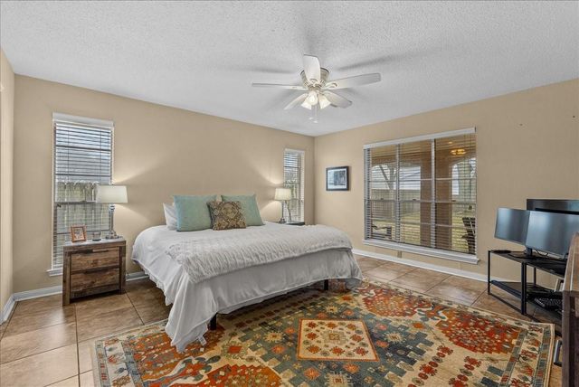 2823 Bayshore Drive, Bacliff, TX 77518