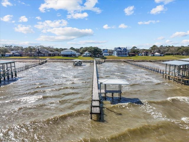 2823 Bayshore Drive, Bacliff, TX 77518