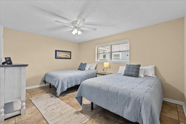 2823 Bayshore Drive, Bacliff, TX 77518