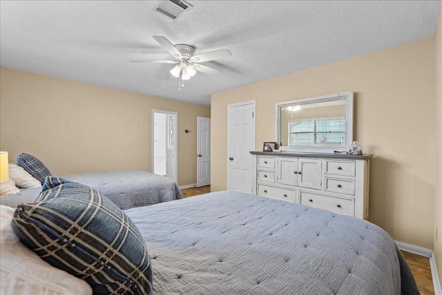 2823 Bayshore Drive, Bacliff, TX 77518