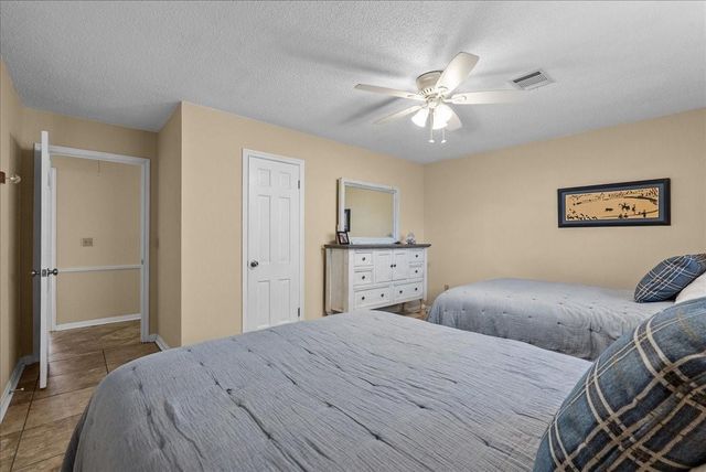 2823 Bayshore Drive, Bacliff, TX 77518