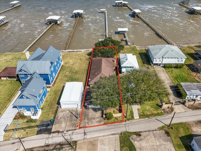 2823 Bayshore Drive, Bacliff, TX 77518