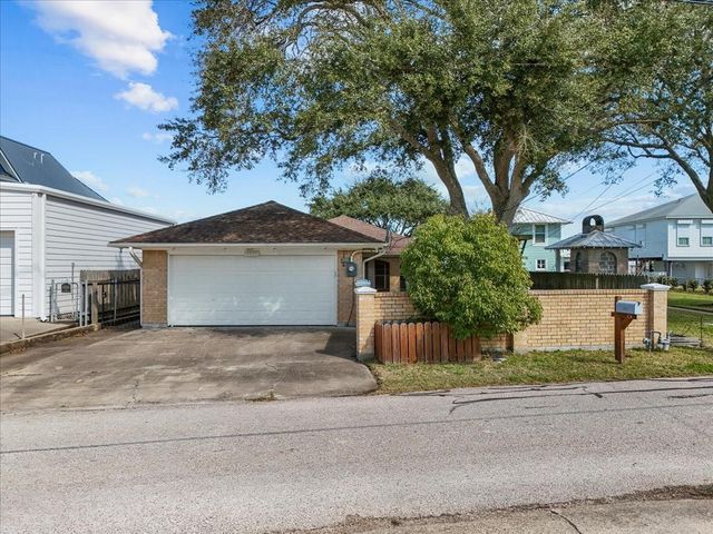 2823 Bayshore Drive, Bacliff, TX 77518