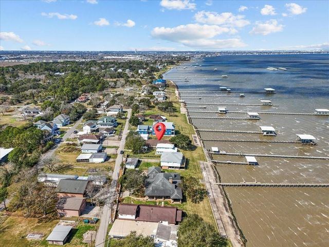 2823 Bayshore Drive, Bacliff, TX 77518