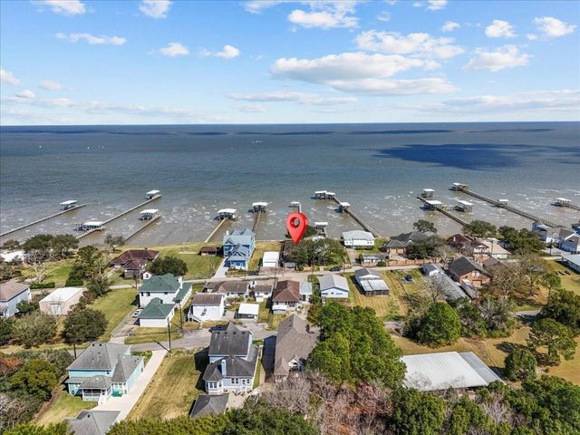 2823 Bayshore Drive, Bacliff, TX 77518