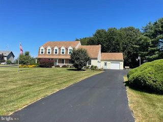 14 STONE HEDGE DR, Lebanon, PA 17042