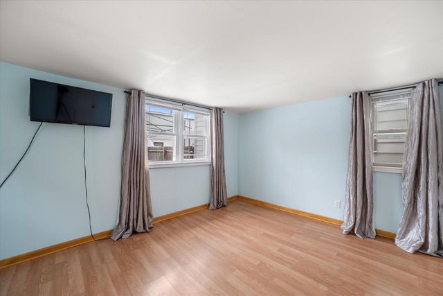 1234 W Scott STREET, Milwaukee, WI 53204