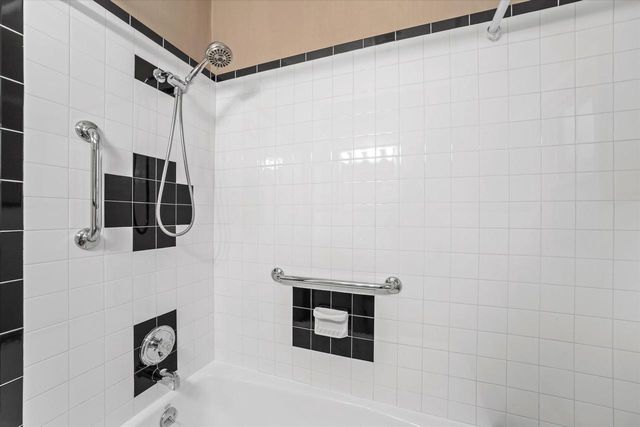 1234 W Scott STREET, Milwaukee, WI 53204