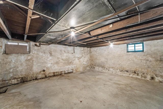 1234 W Scott STREET, Milwaukee, WI 53204