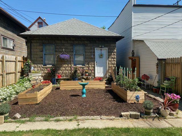 1234 W Scott STREET, Milwaukee, WI 53204