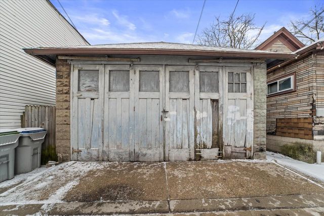 1234 W Scott STREET, Milwaukee, WI 53204