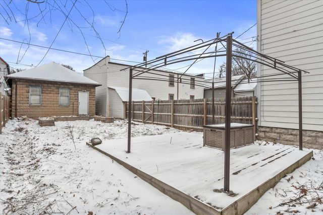 1234 W Scott STREET, Milwaukee, WI 53204