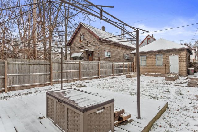 1234 W Scott STREET, Milwaukee, WI 53204