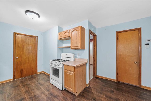 1234 W Scott STREET, Milwaukee, WI 53204