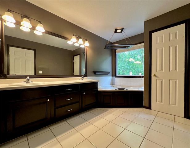 539 Bently Drive, Lawrence, KS 66049