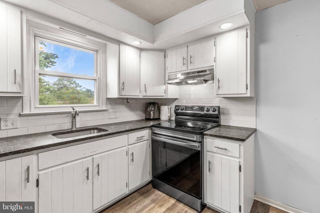 305 FULTON ST, Akron, PA 17501