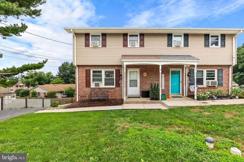 305 FULTON ST, Akron, PA 17501