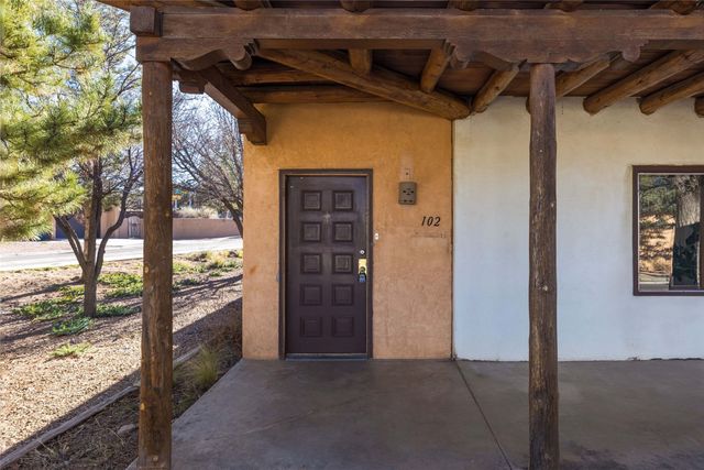 102 Camino Santiago, Santa Fe, NM 87501