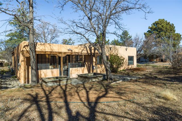 102 Camino Santiago, Santa Fe, NM 87501