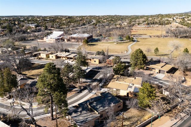 102 Camino Santiago, Santa Fe, NM 87501