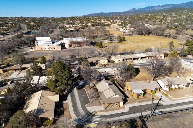 102 Camino Santiago, Santa Fe, NM 87501