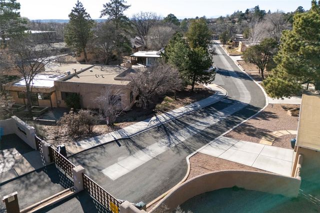 102 Camino Santiago, Santa Fe, NM 87501