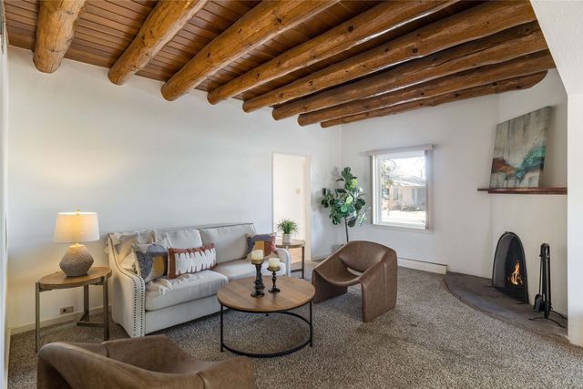 102 Camino Santiago, Santa Fe, NM 87501