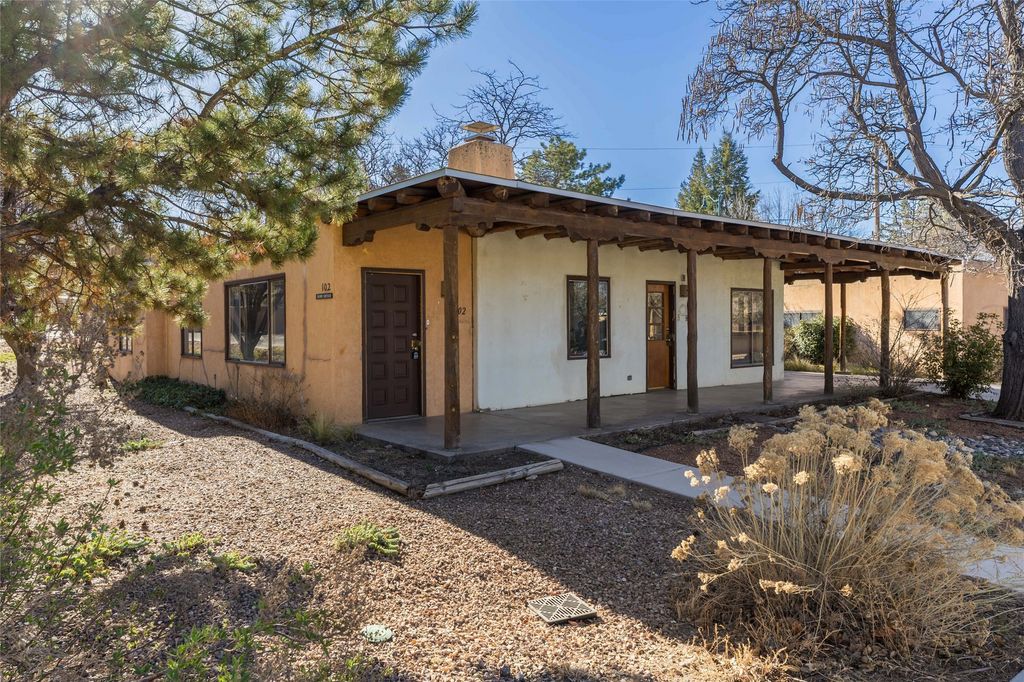 102 Camino Santiago, Santa Fe, NM 87501