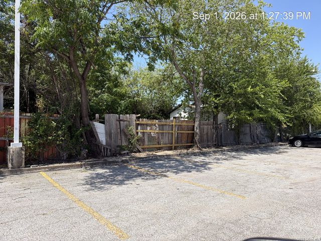 4406 W Commerce, San Antonio, TX 78237