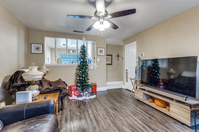 525 S Hampshire Street, Saginaw, TX 76179