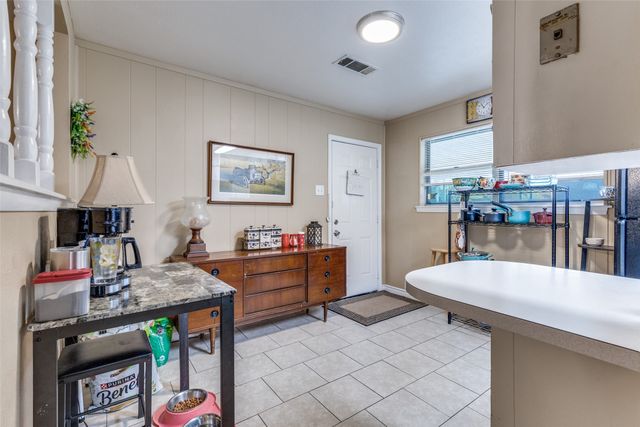 525 S Hampshire Street, Saginaw, TX 76179