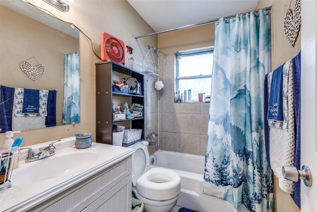 525 S Hampshire Street, Saginaw, TX 76179