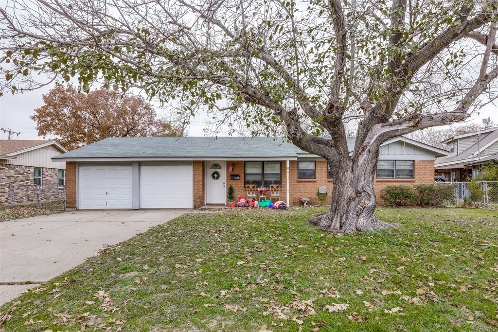 525 S Hampshire Street, Saginaw, TX 76179