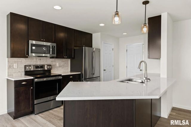 805 WILLIAMS Way, Carbon Cliff, IL 61239