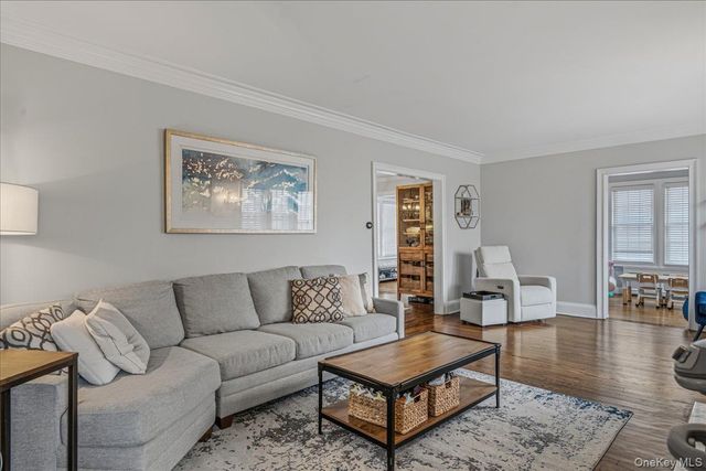 46 Aldred Avenue, Rockville Centre, NY 11570
