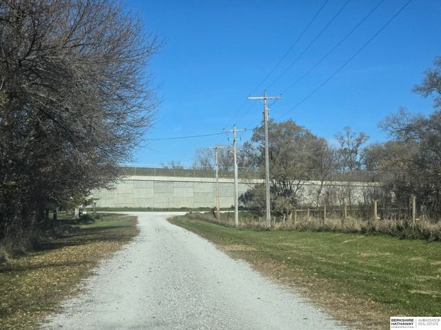 415 & 401 KAFFENBERGER Drive, Murray, NE 68409