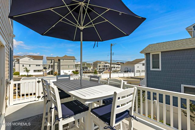 20 Jeri-Ann Drive, Manahawkin, NJ 08050