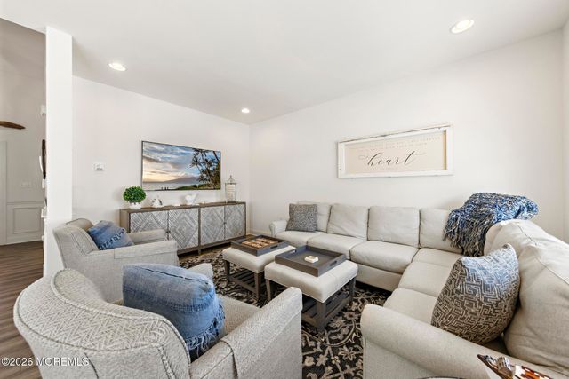 20 Jeri-Ann Drive, Manahawkin, NJ 08050