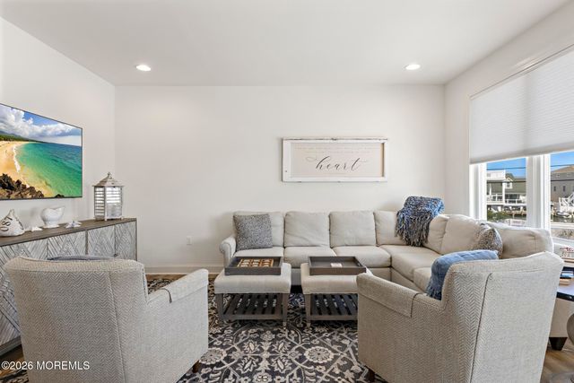 20 Jeri-Ann Drive, Manahawkin, NJ 08050